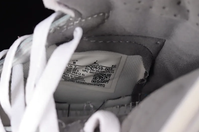 All categories Air Jordan Jordan series basketball shoes Air Jordan 1 High Air Jordan 1 Zoom CMFT AJ1 Joe 1 patent leather gray basketball shoes DQ0659-005